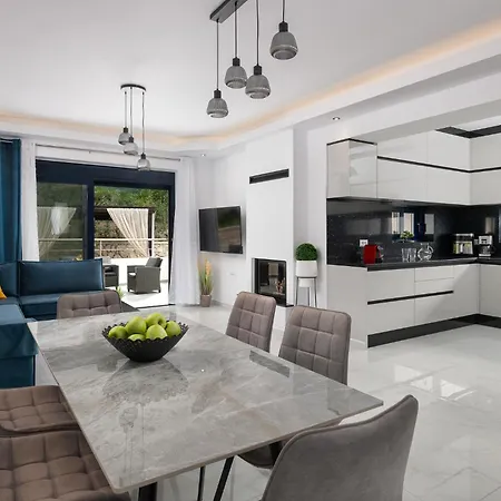 Oasis Luxury 2 Rhodes City