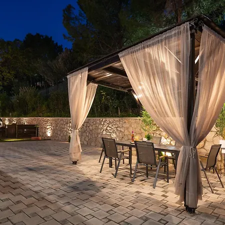Oasis Luxury 2